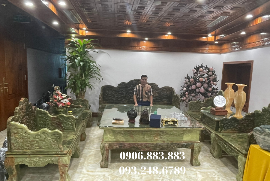 y-nghia-phong-thuy-bo-ban-ghe-ngoc-onyx