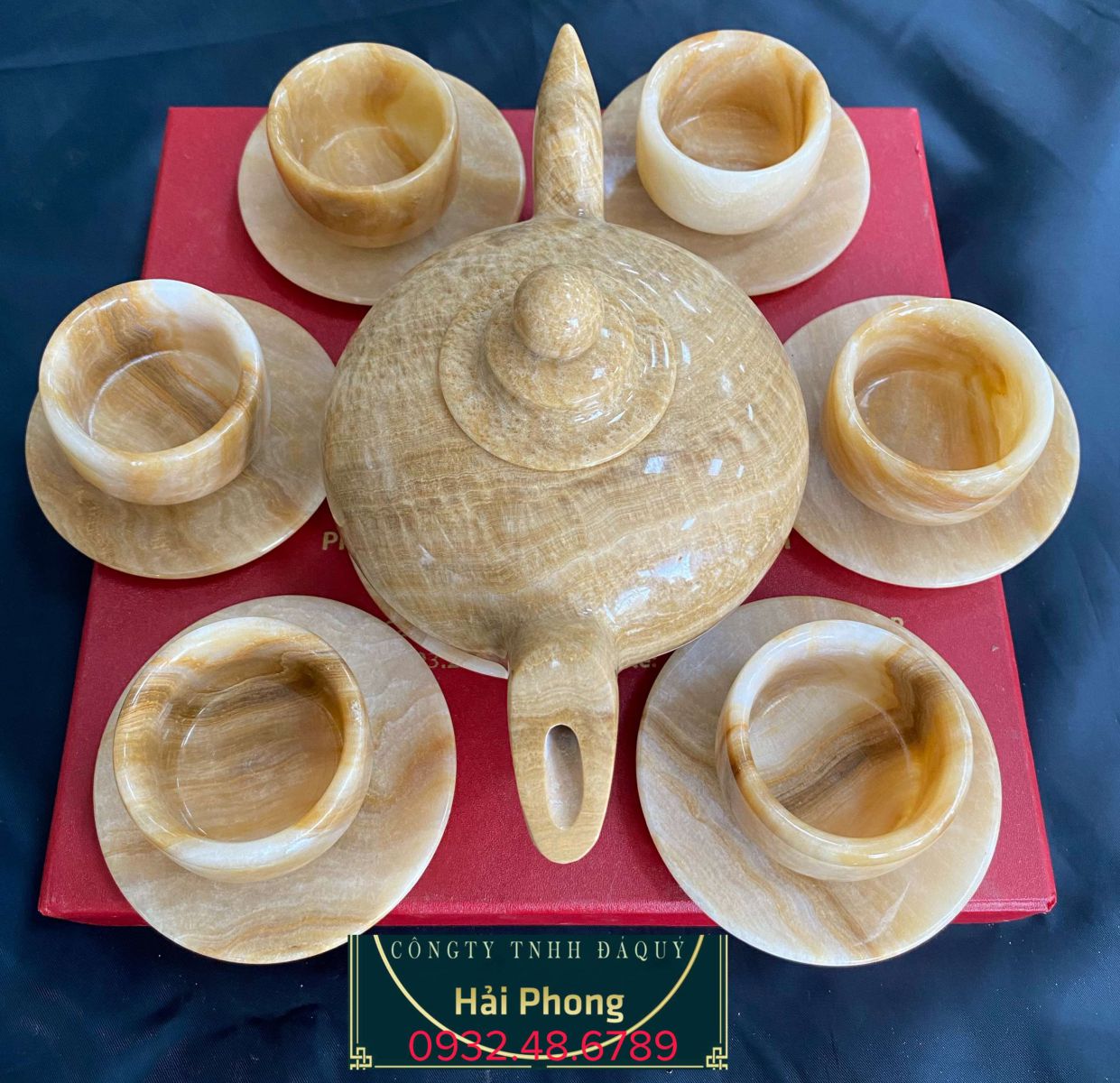 Bộ ấm trà bằng đá ngọc