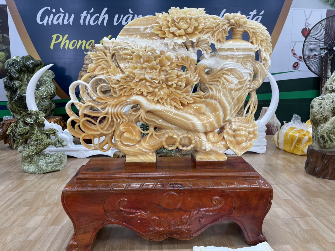 buc-nhan-sam-nhu-y-ngo-hoang-long