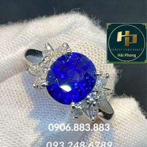 nhẫn nữ đá sarphire 2,2 ct và 10 viên kim cương