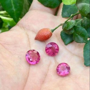 đá quý ruby huyết bồ câu