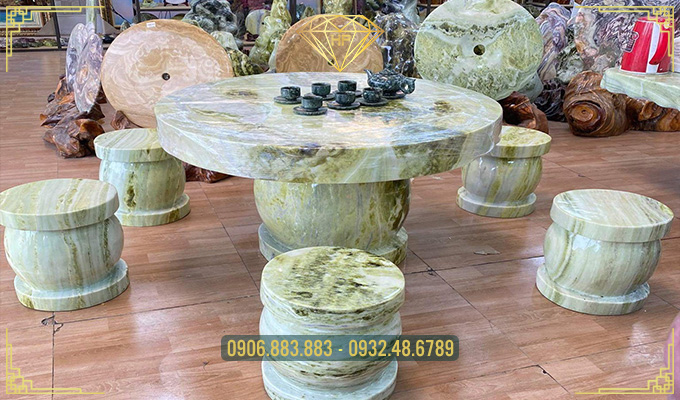 Bàn tròn đá tự nhiên siêu đẹp