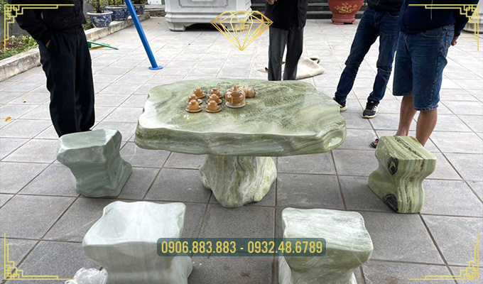 Bàn ghế đá tự nhiên sân vườn nguyên khối