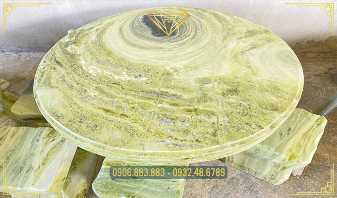 Bàn tròn đá tự nhiên